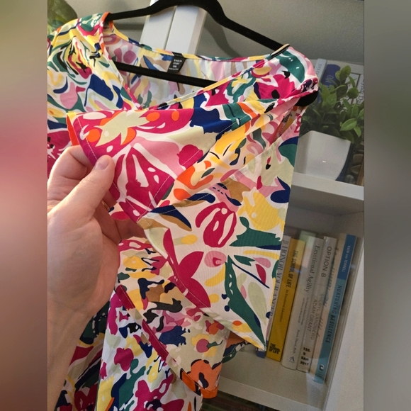 NWOT Floral V-Neck & Flounce Butterfly Sleeve Blouse by Shein VCAY - Picture 13 of 15